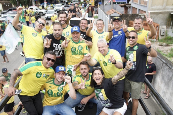 Motociata em Maricá reúne centenas com Douglas Ruas e apoio a Flávio