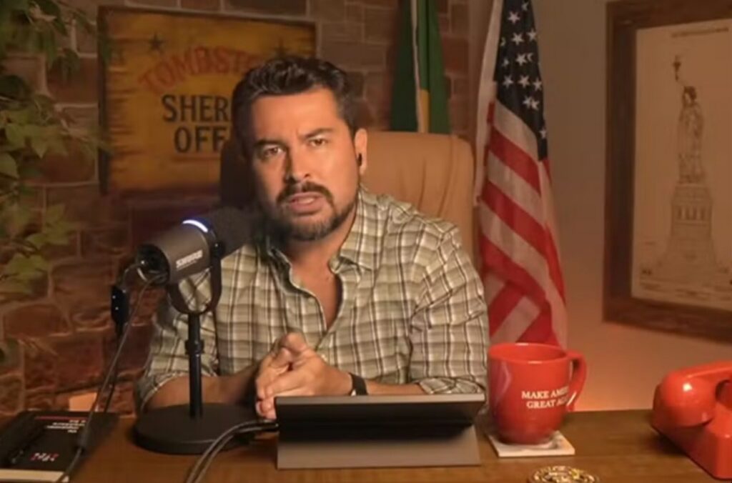 Paulo Figueiredo evita falar sobre paradeiro de Flávio Bolsonaro