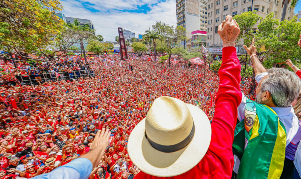Plataformas e atos estudantis impulsionaram virada de Lula