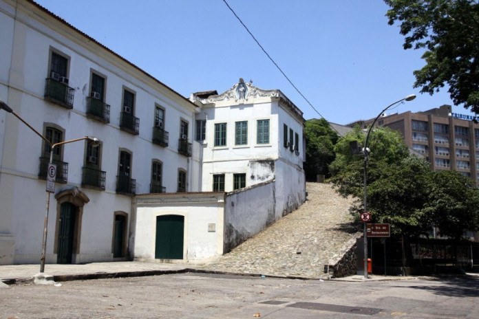 Primeira rua do Rio surgiu em 1567 e levava ao Morro do Castelo