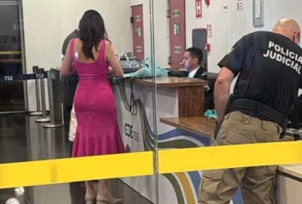 PT entrega malote ao TSE e cobra árbitro no caso dos sigilos