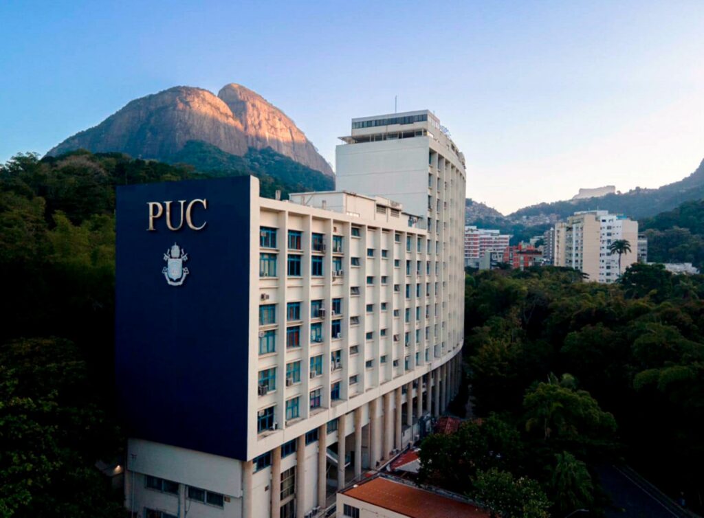 PUC-Rio abre investigação sobre denúncia de racismo contra Marielle