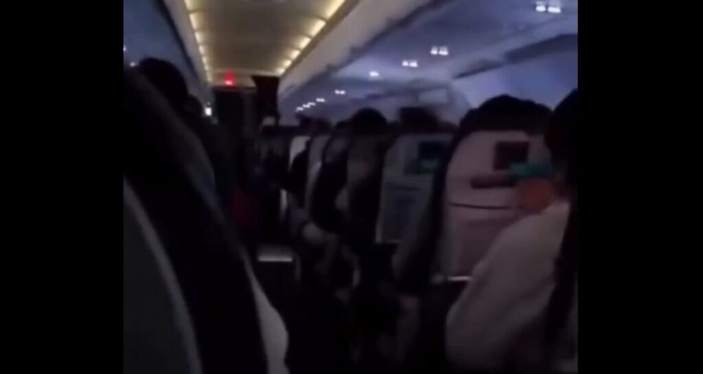 Raio atinge avião da Latam em voo no Chile