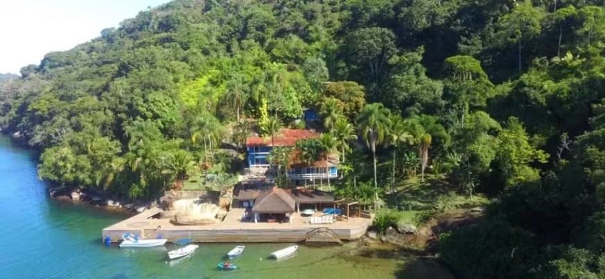 Richarlison pede que PF investigue disputa por ilha em Angra dos Reis