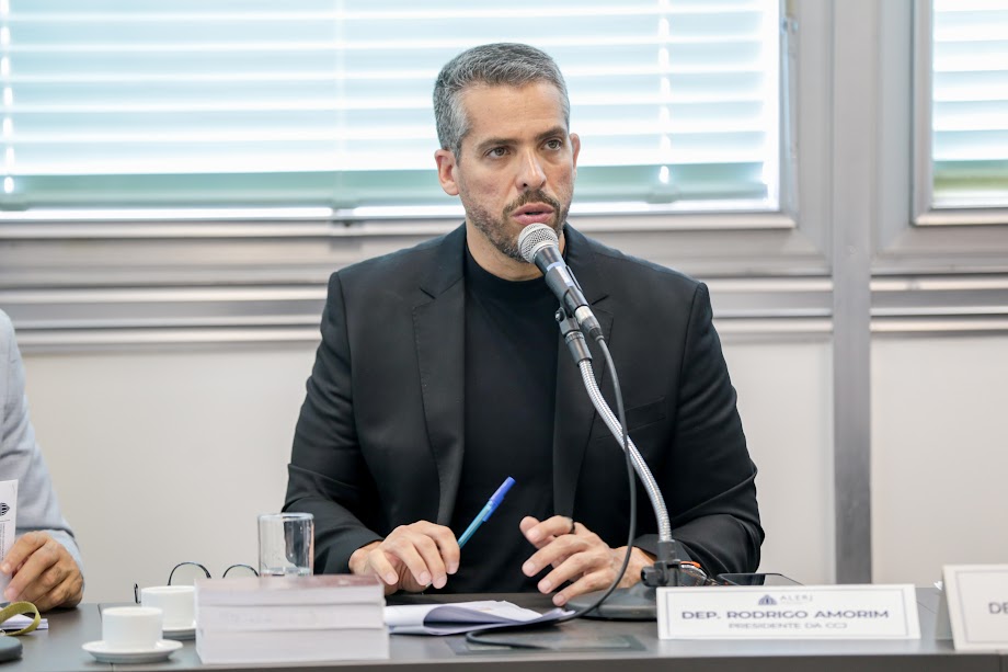 Rodrigo Amorim propõe comenda jurídica na CCJ da Alerj