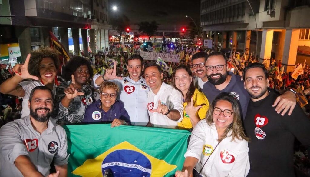 Rodrigo Neves leva símbolo do PDT à campanha de Lula no Rio