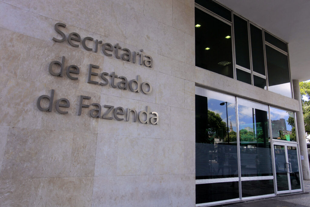 stf mantém juros do 13º atrasado de 2016 no RJ