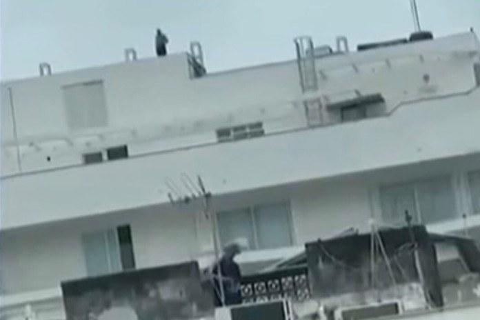 Suspeito de invasão foge pela janela do banheiro na 42ª DP