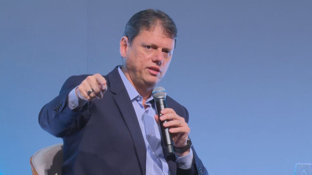 Tarcísio reconhece vitória de Lula e ganha espaço na oposição
