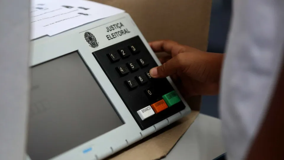 TSE registra só 34,3 mil votos após as 17h, e Lula vence